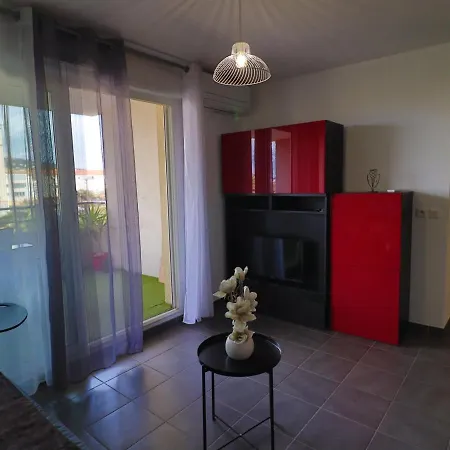 2 Pieces Avec Clim, Parking Et Piscine, A 300m De La - - Fr-1-472-189 Appartement Sète